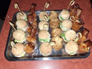 Apero mini burger - restaurant saint nazaire - ca mijote et compagnie